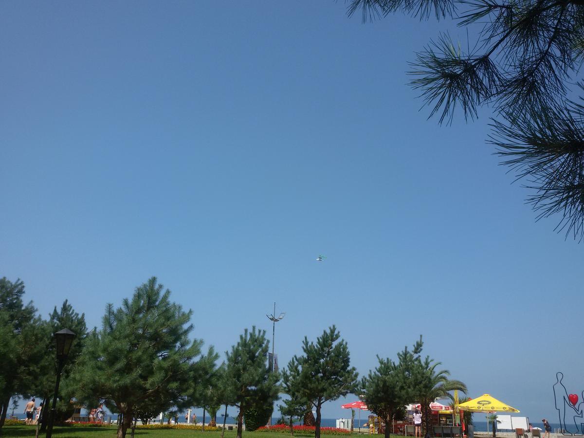 巴统 Mar Nero旅舍 外观 照片