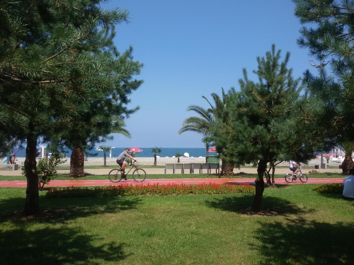 巴统 Mar Nero旅舍 外观 照片